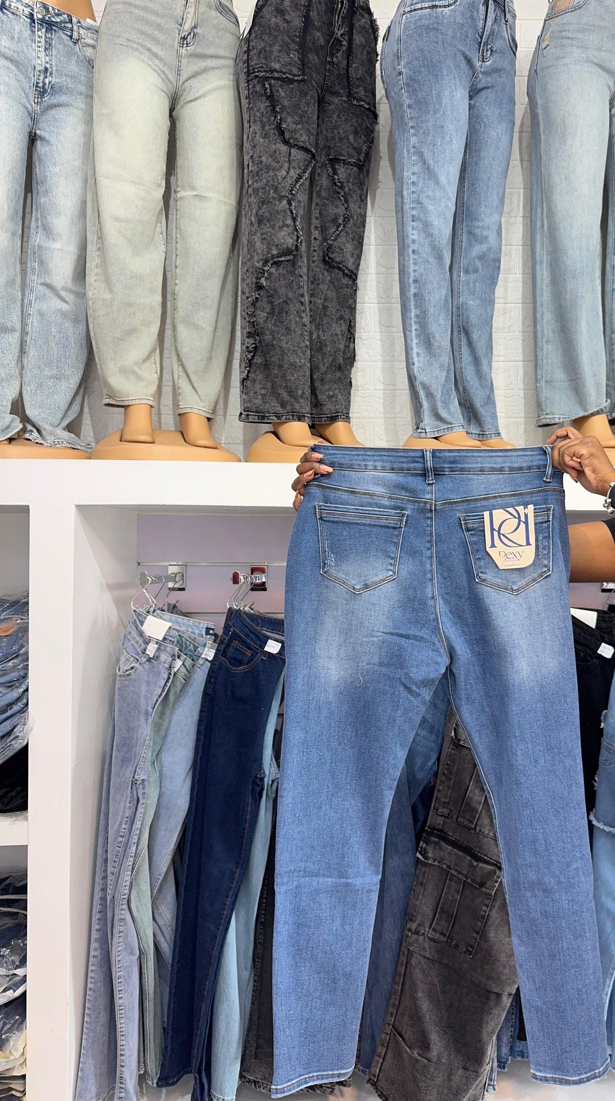 Focus on the Present Skinny Jeans (Plus) - J100007