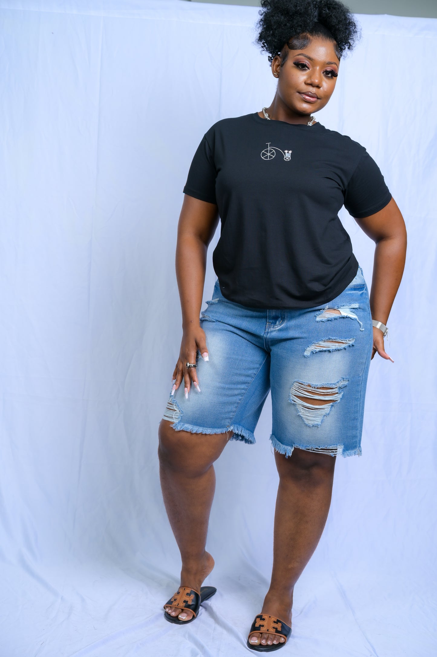 Closet Essence Bermuda Distressed Shorts - J100065