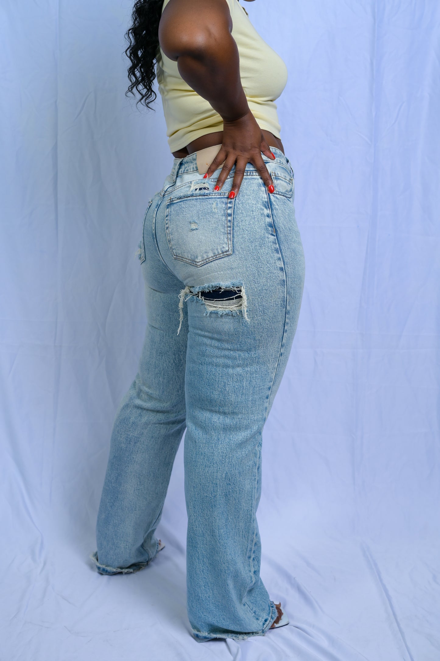 Peek-a-boo Distressed Jeans - J100014