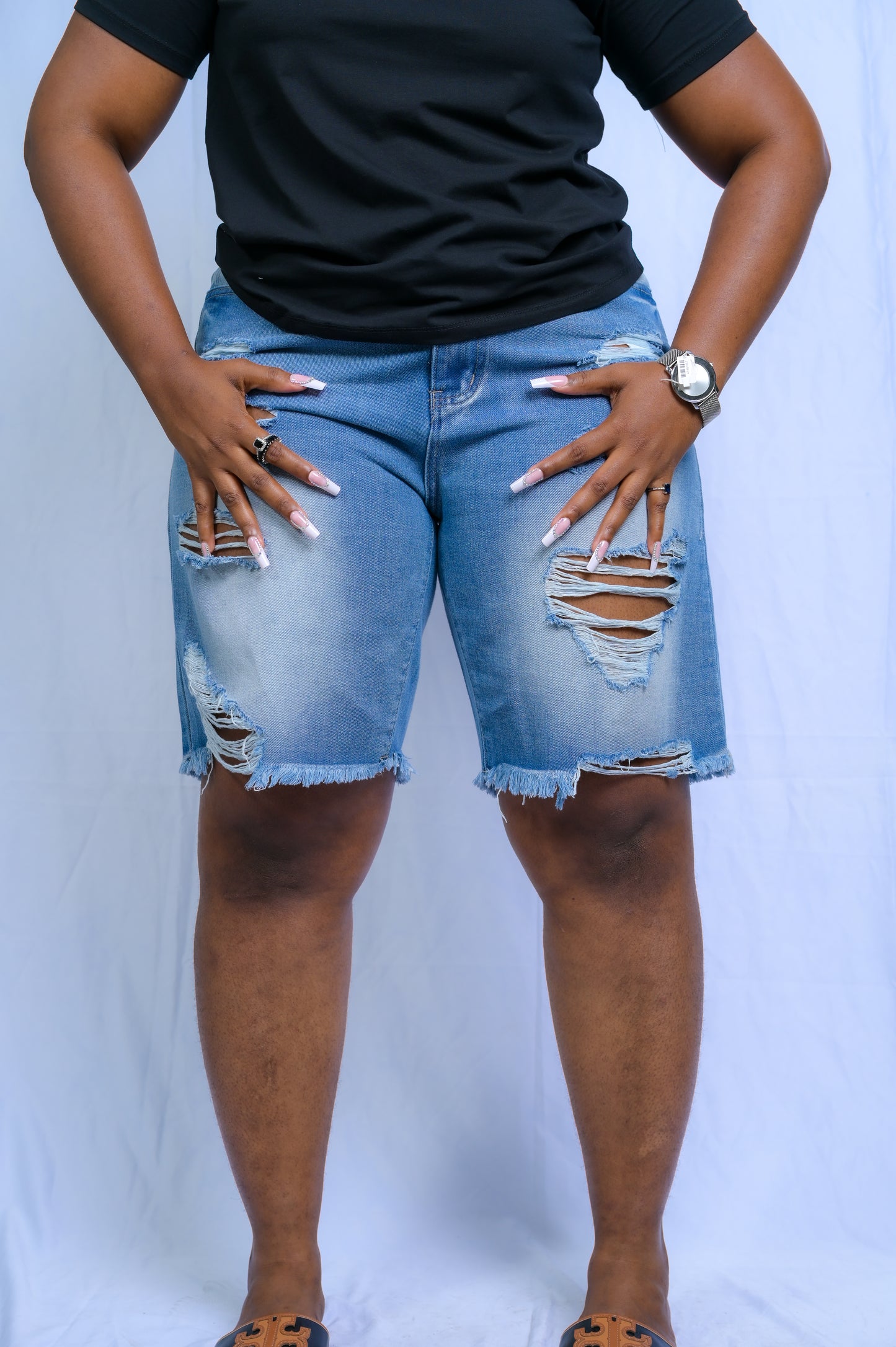 Closet Essence Bermuda Distressed Shorts - J100065